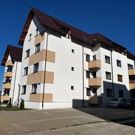 Mirandis Apartments - Comfort & Private Parking Near Coresi Mall Brasov Bagian luar foto