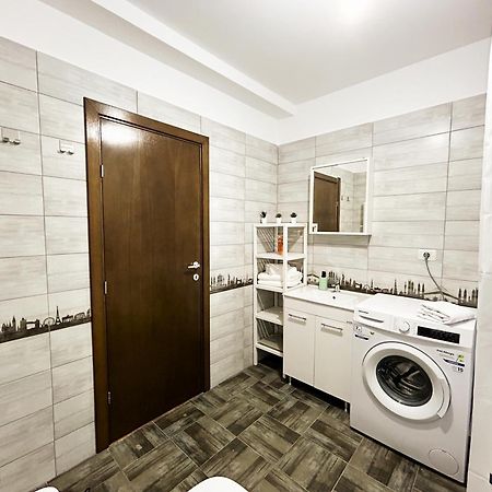 Mirandis Apartments - Comfort & Private Parking Near Coresi Mall Brasov Bagian luar foto