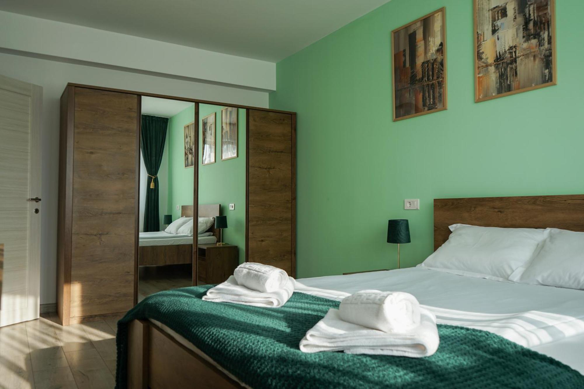Mirandis Apartments - Comfort & Private Parking Near Coresi Mall Brasov Bagian luar foto