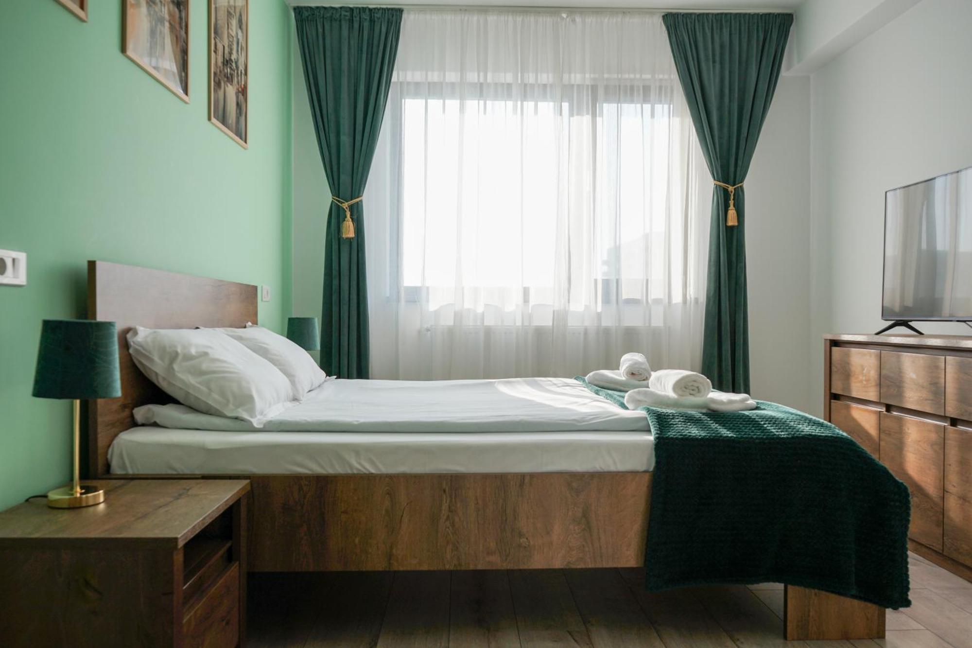 Mirandis Apartments - Comfort & Private Parking Near Coresi Mall Brasov Bagian luar foto