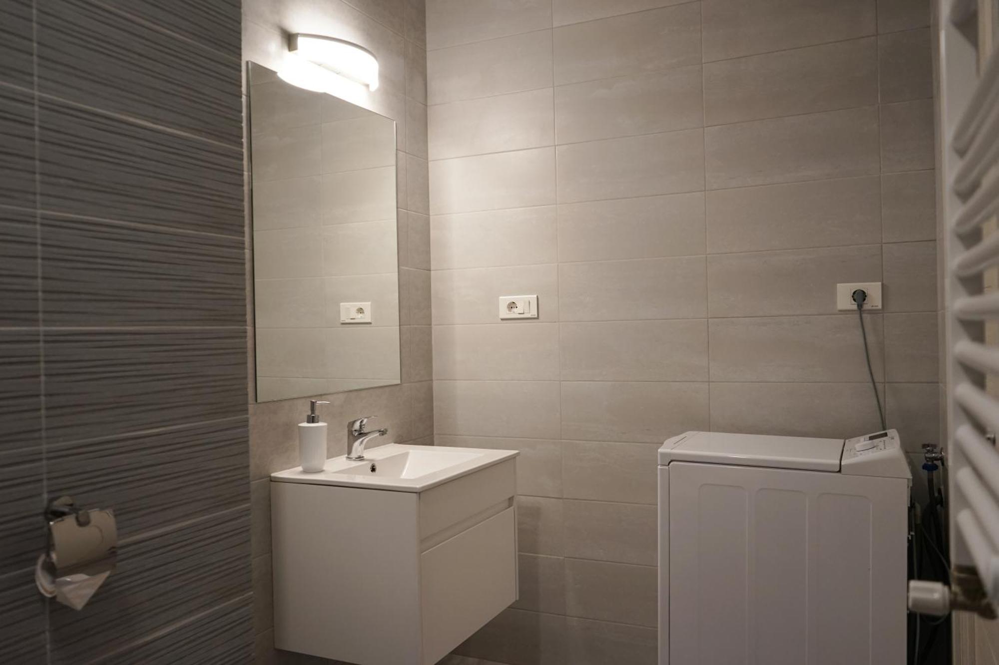 Mirandis Apartments - Comfort & Private Parking Near Coresi Mall Brasov Bagian luar foto