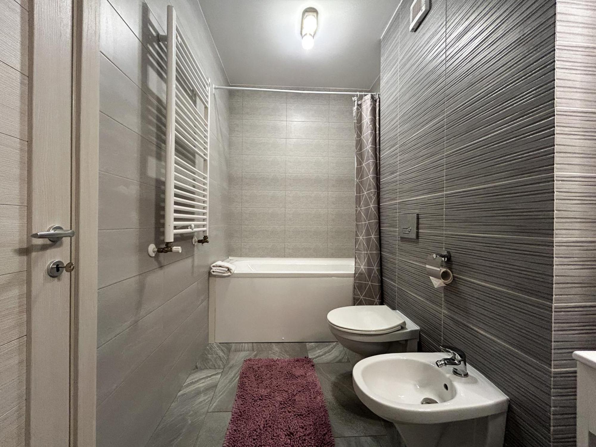 Mirandis Apartments - Comfort & Private Parking Near Coresi Mall Brasov Bagian luar foto