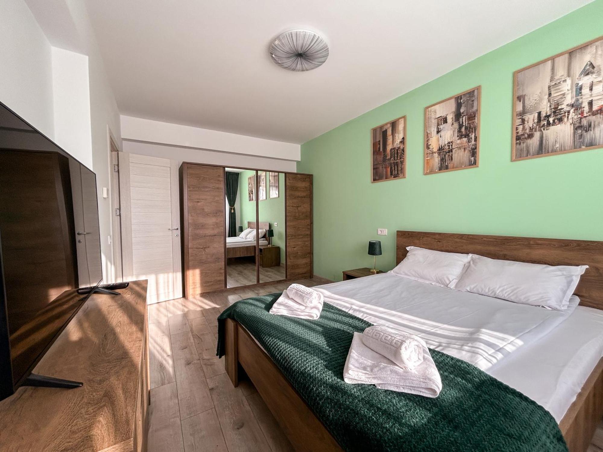 Mirandis Apartments - Comfort & Private Parking Near Coresi Mall Brasov Bagian luar foto