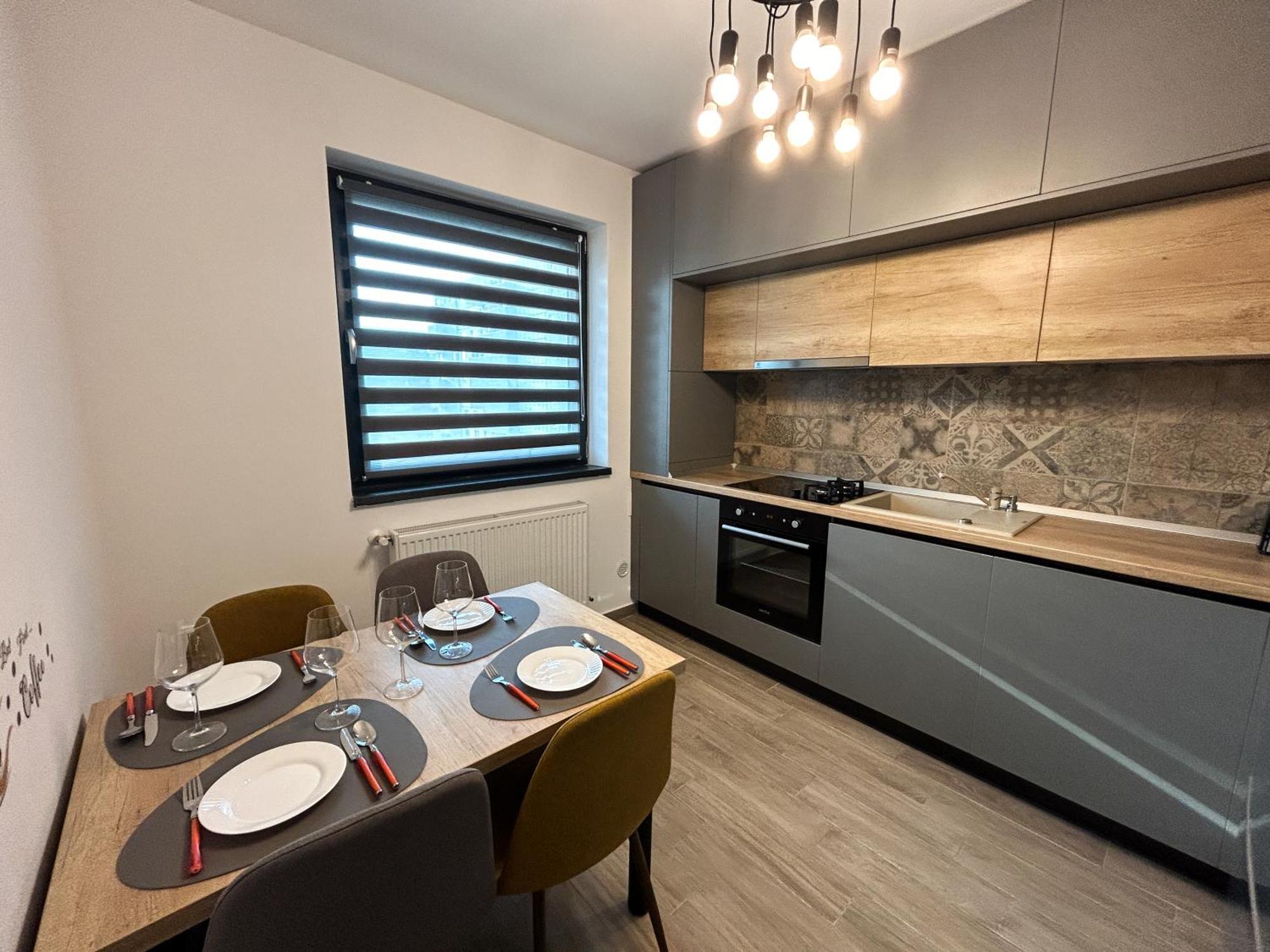 Mirandis Apartments - Comfort & Private Parking Near Coresi Mall Brasov Bagian luar foto
