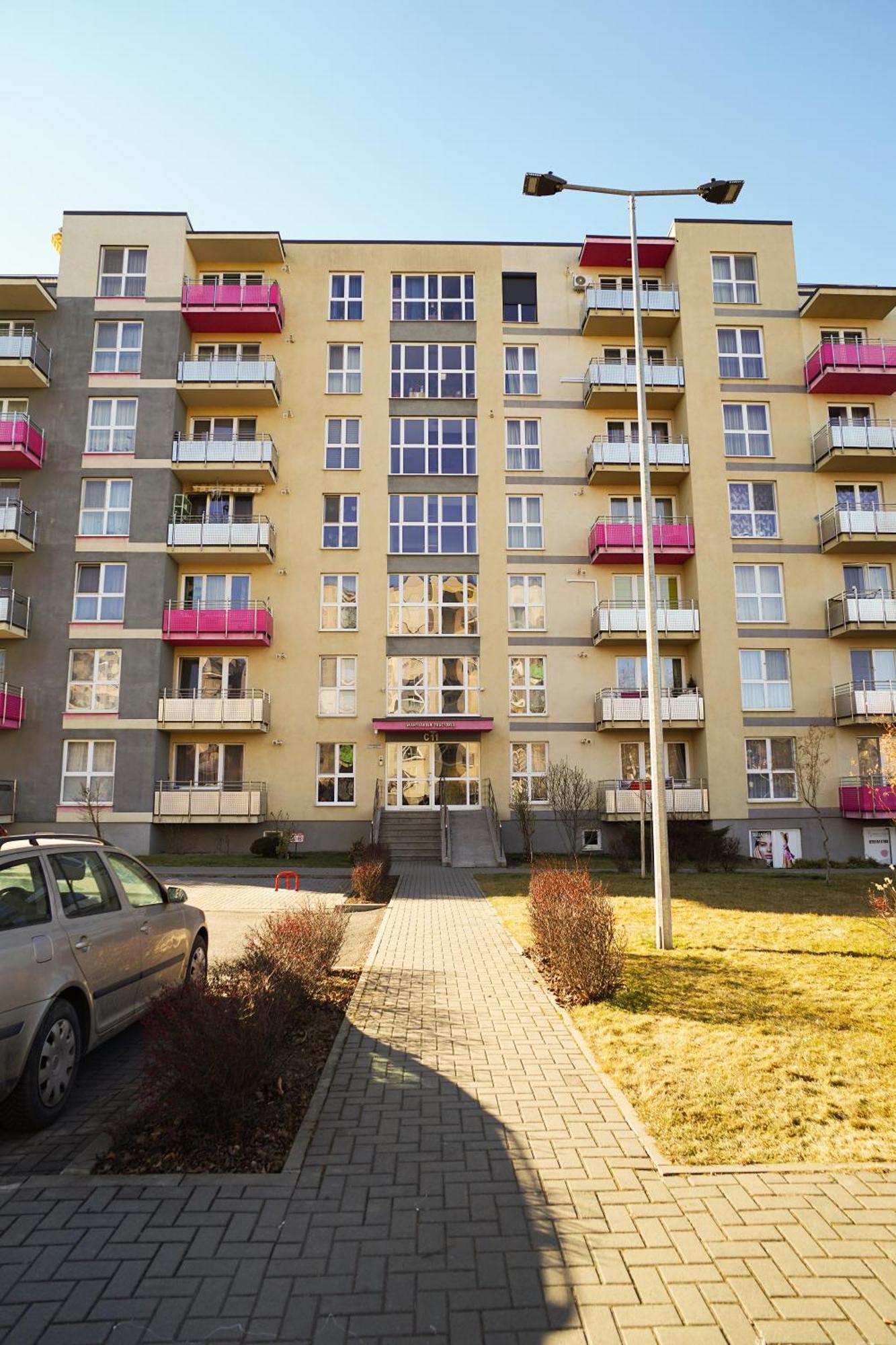 Mirandis Apartments - Comfort & Private Parking Near Coresi Mall Brasov Bagian luar foto