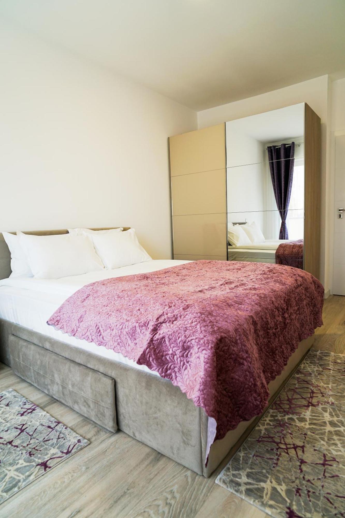 Mirandis Apartments - Comfort & Private Parking Near Coresi Mall Brasov Bagian luar foto