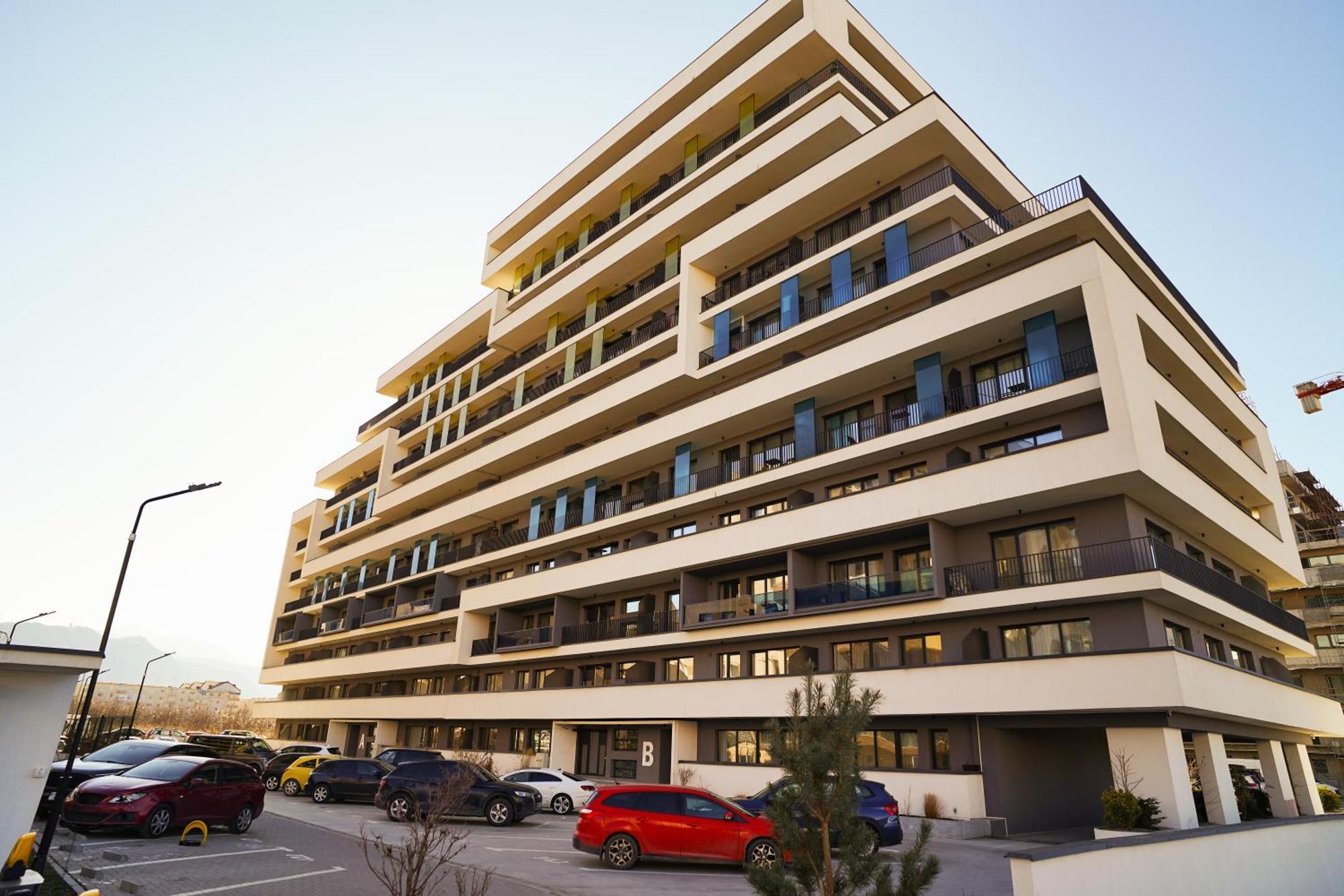 Mirandis Apartments - Comfort & Private Parking Near Coresi Mall Brasov Bagian luar foto