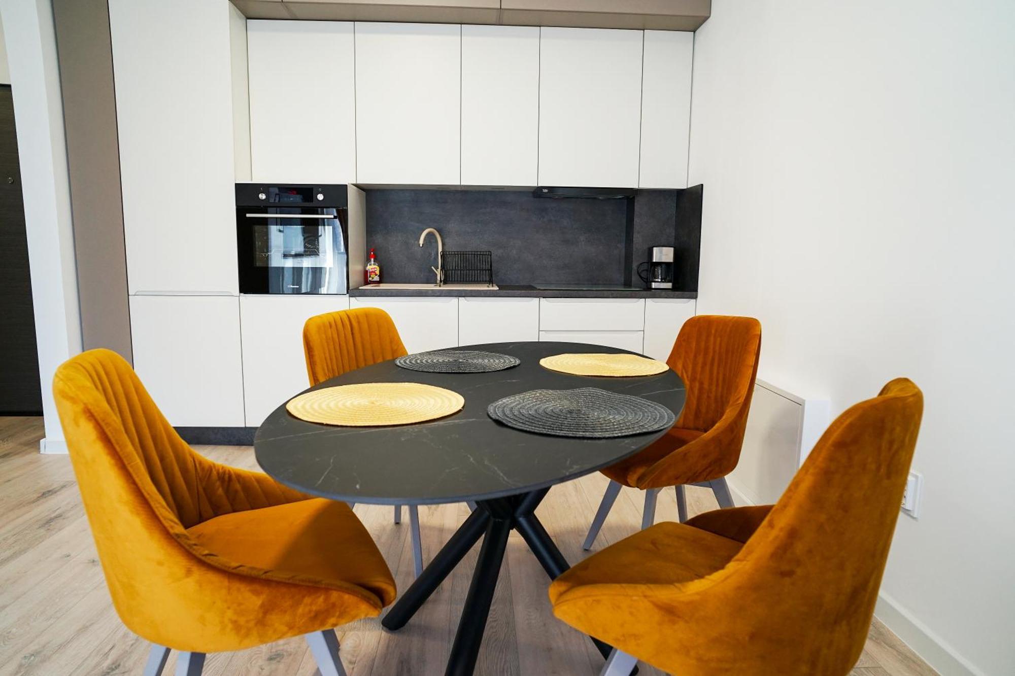 Mirandis Apartments - Comfort & Private Parking Near Coresi Mall Brasov Bagian luar foto